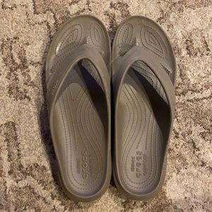Men’s Crocs flip flops classic size 10